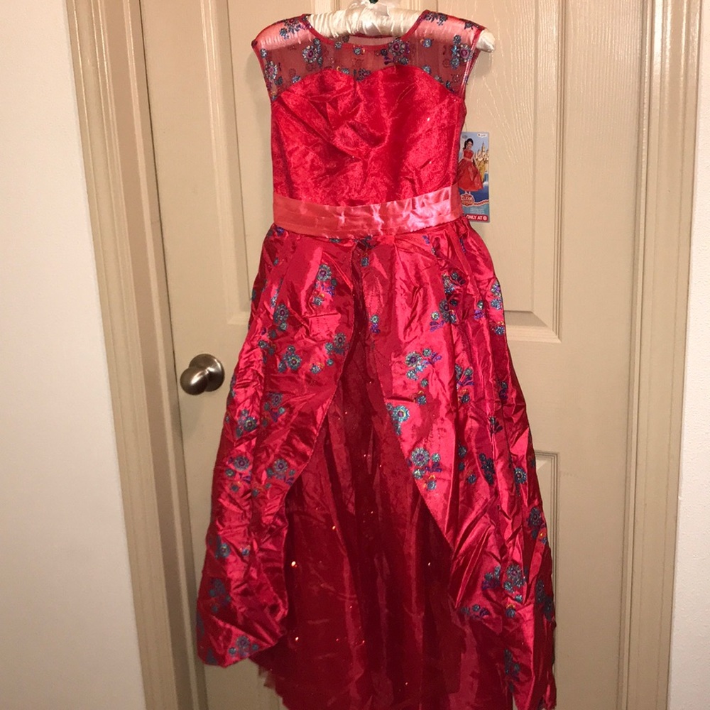 Elena of Avalon Girls dress up